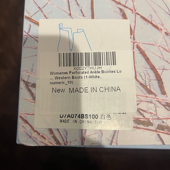 LAICIGO Women's V Cut Western Ankle Booties, White, size 10 - Picture 4 of 4